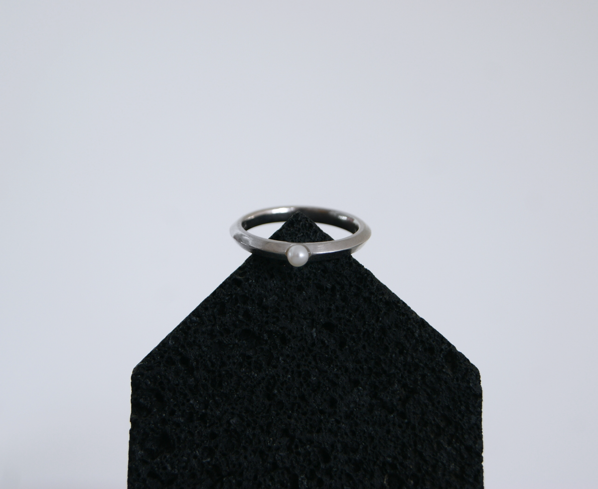 Anillo Nina | Asimétrico de filo con perla cultivada