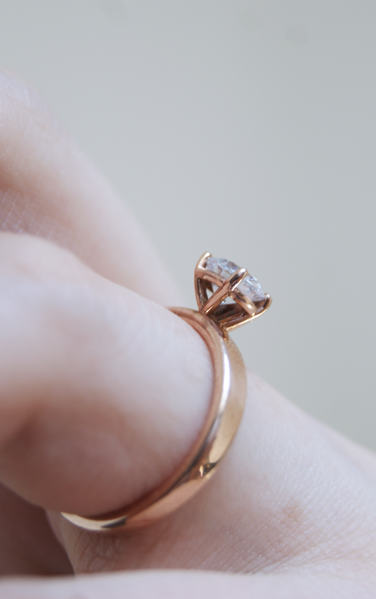 Anillo de compromiso Audrey | Diamante corte brillante en oro rosa 14k, a tu talla
