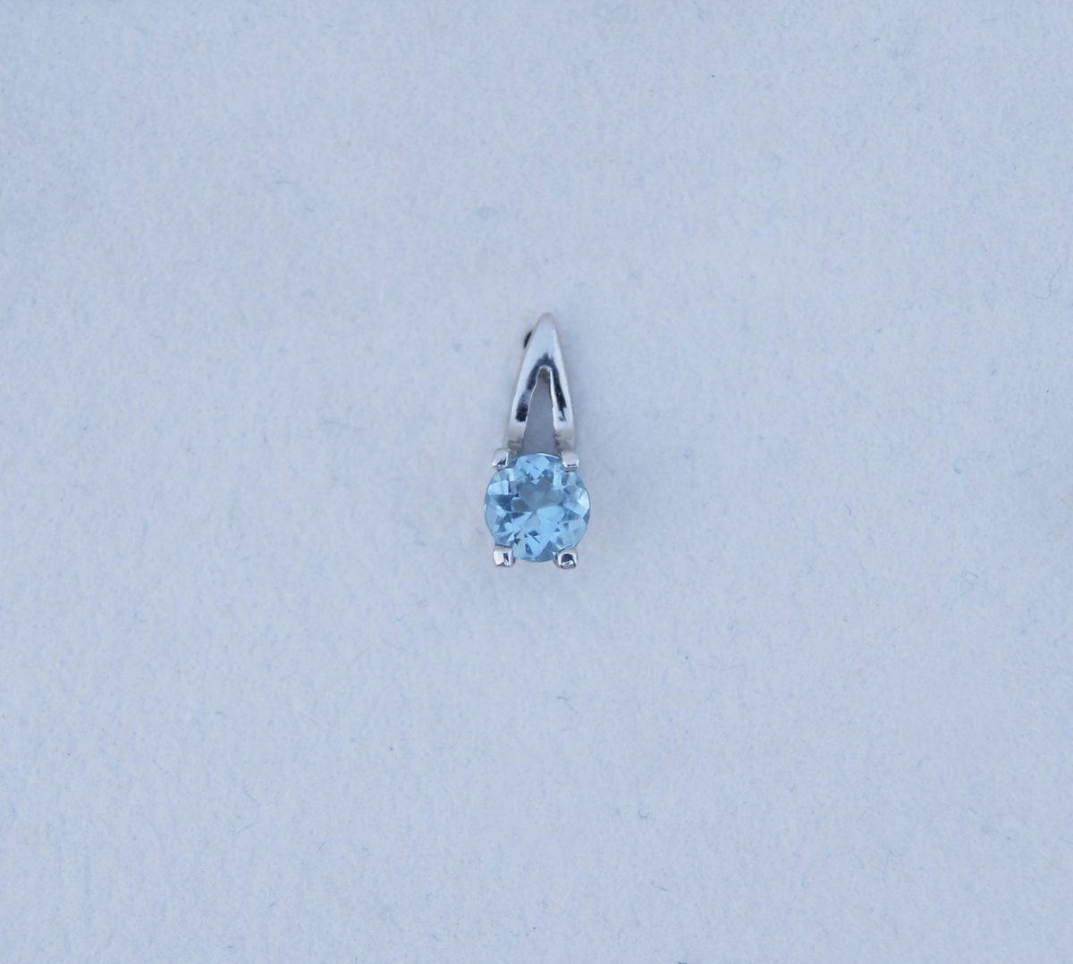 Broqueles Aura | Aguamarina corte brillante en oro blanco 14k
