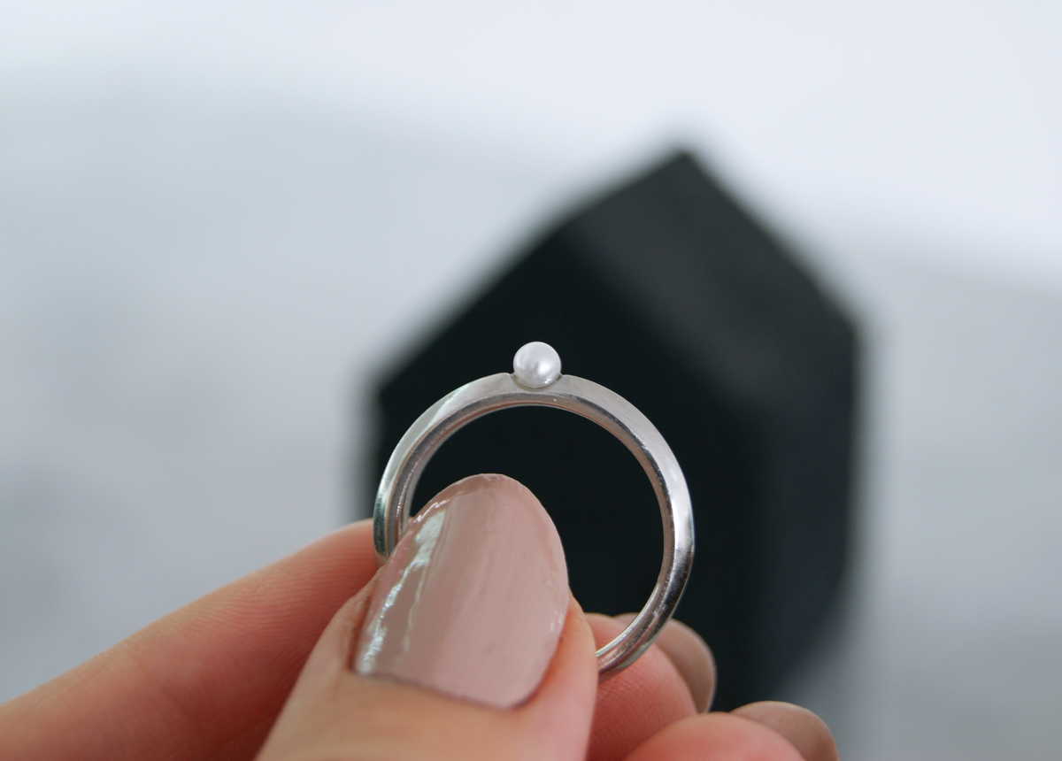 Anillo Nina | Asimétrico de filo con perla cultivada