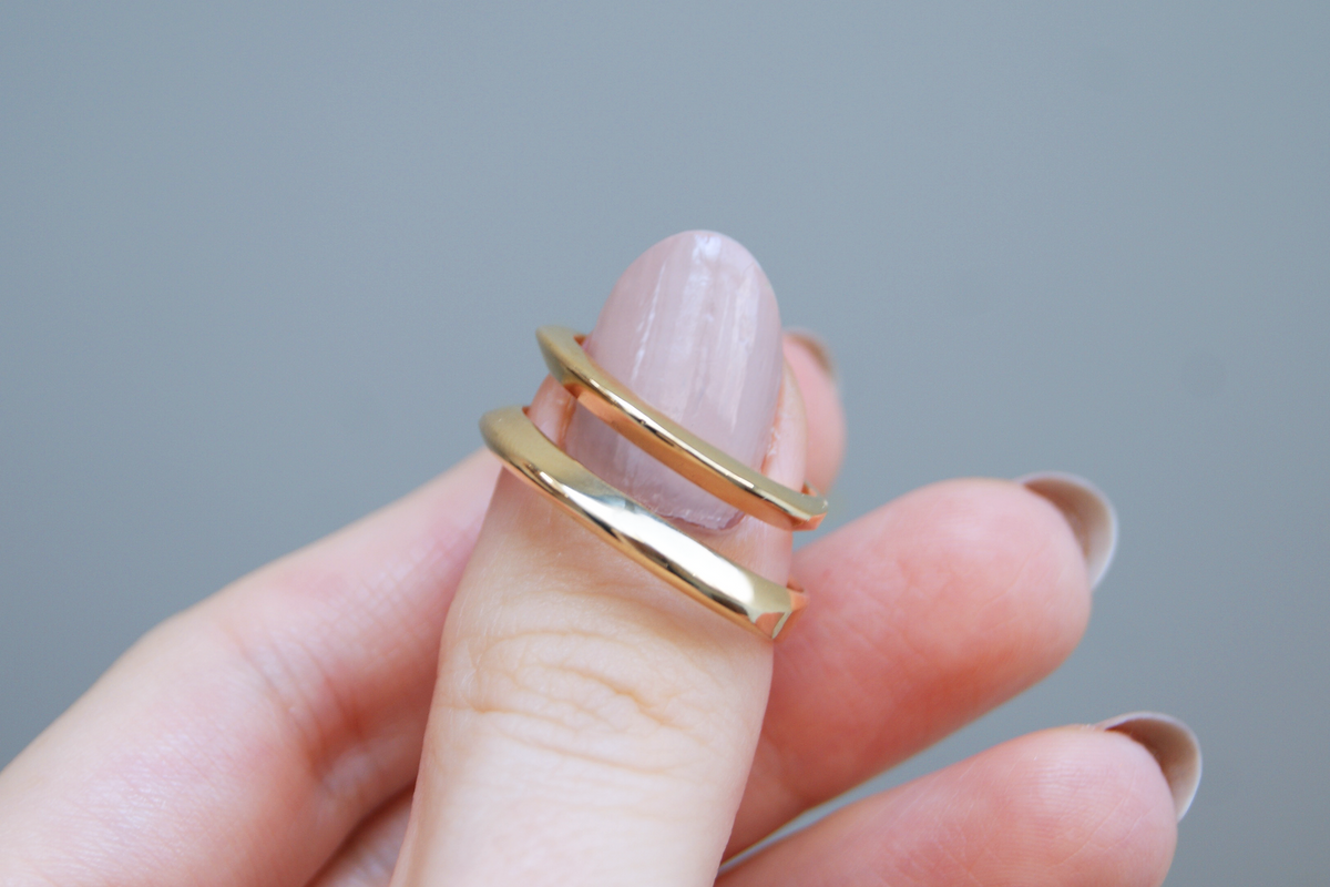 Argollas de matrimonio Eames | Par aerodinámico en oro amarillo 14k con pulido espejo, a tu talla