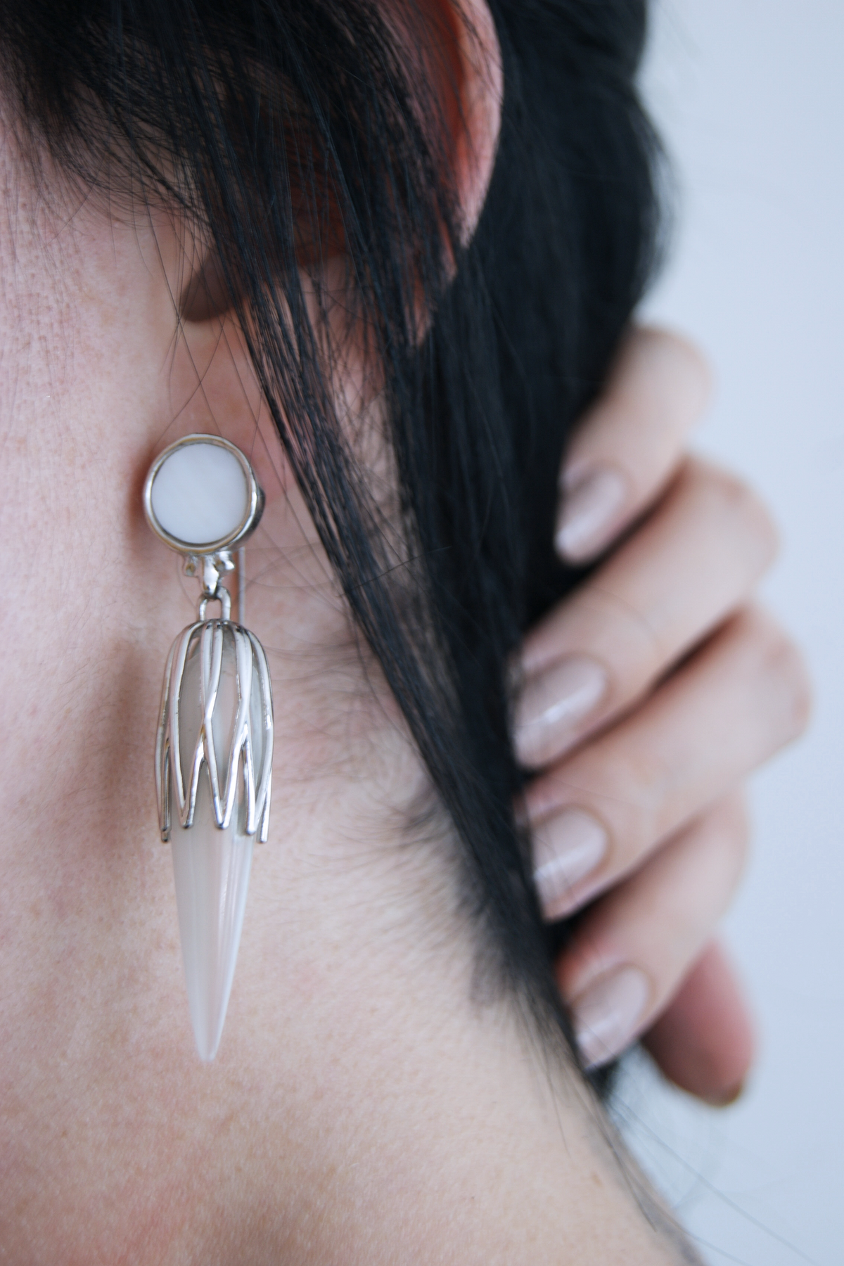 Aretes Catherine | Largos en plata .925 con madre perla, inspiración Art Déco