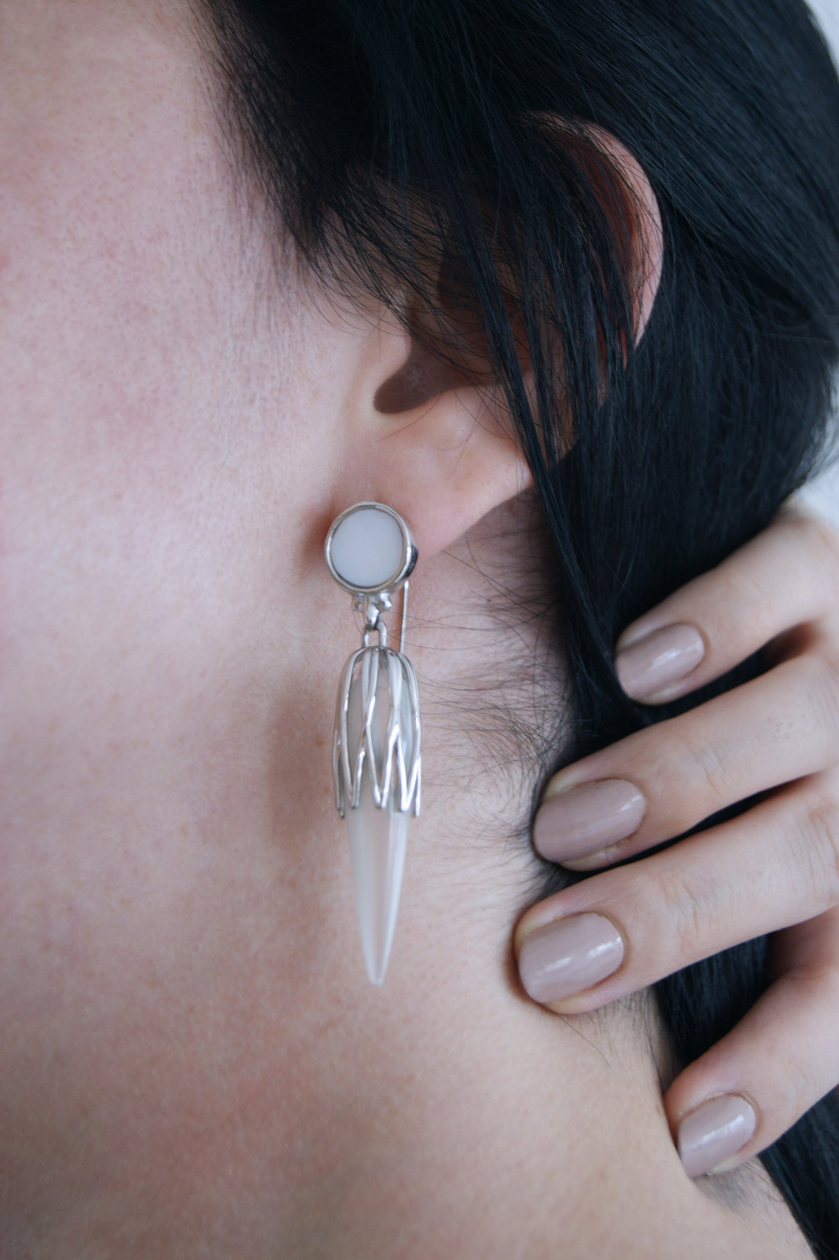 Aretes Catherine | Largos en plata .925 con madre perla, inspiración Art Déco