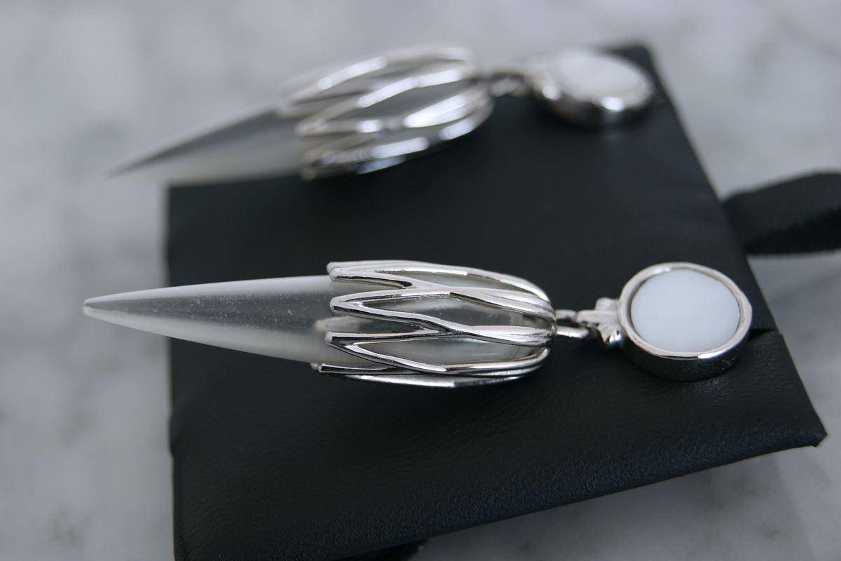 Aretes Catherine | Largos en plata .925 con madre perla, inspiración Art Déco