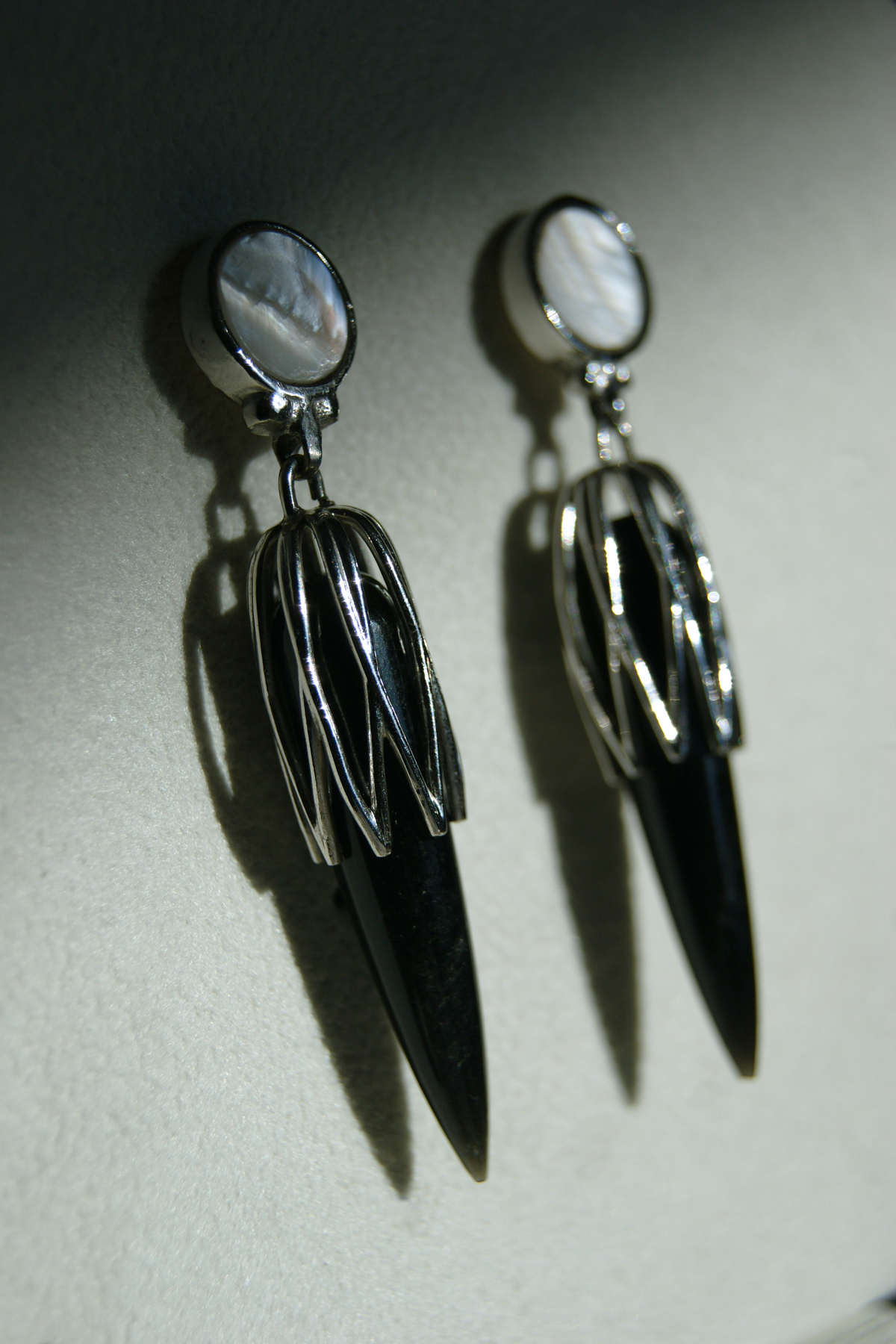 Aretes Jordan | Largos en plata .925 con ónix negro, inspiración Art Déco