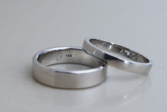Argollas de matrimonio Cash | Par clásico plano con interior comfort fit, a tu talla