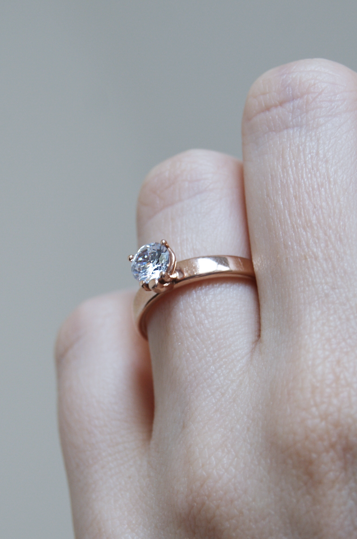 Anillo de compromiso Audrey | Diamante corte brillante en oro rosa 14k, a tu talla